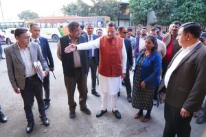 सीएम पुष्कर सिंह धामी ने ISBT देहरादून पहुंचकर वहाँ का औचक निरीक्षण किया।